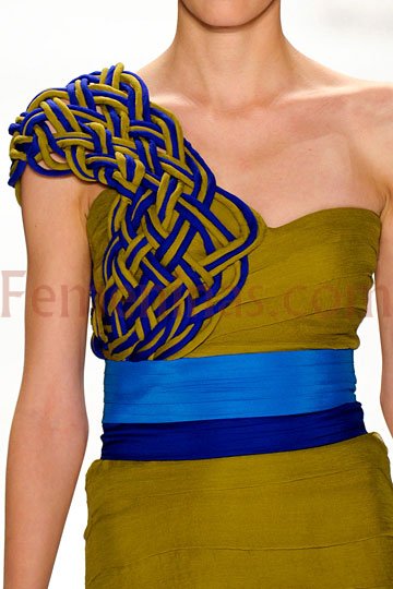 Infaltable los vestidos con escote y ajustado con una amplia y variada paleta de colores